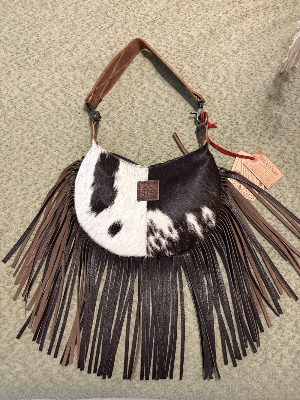 STS Ranchwear western Black & White Cowhide Fringe leather Shoulder Bag NWT - Picture 2 of 11